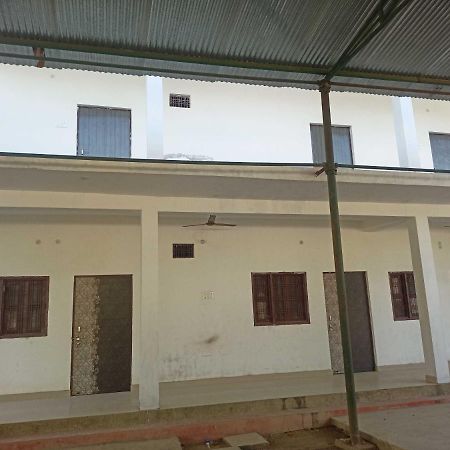 Oyo Hotel Ss Grand Λάκναου Εξωτερικό φωτογραφία