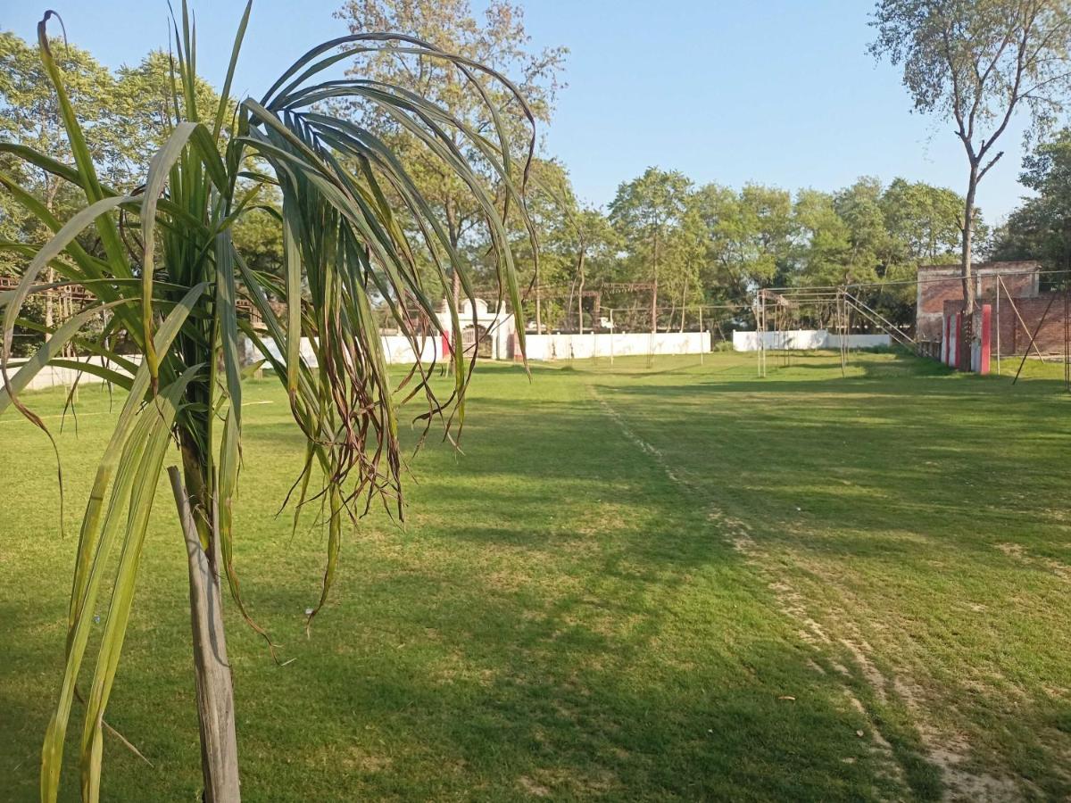 Oyo Hotel Ss Grand Λάκναου Εξωτερικό φωτογραφία